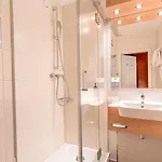 מלון Plaza 4*