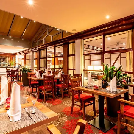 Plaza 4* 고슬라르