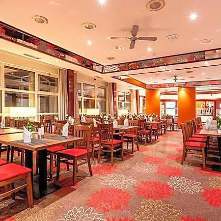 Plaza 4* 고슬라르